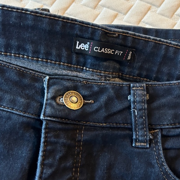 Lee Women's Dark Blue Classic Fit  Jeans size 12 - Picture 2 of 4